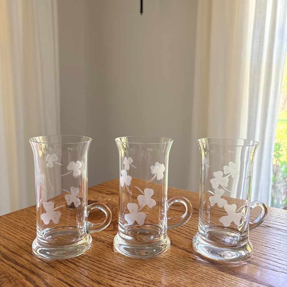 Vintage Set of 3 Clear Irish Cream Glass Mugs with shamrock Etching - Picture 4 of 13